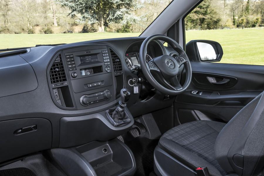  Mercedes-Benz Vito Tourer Pro 2015 года  (UK) (фото 9 из 10)